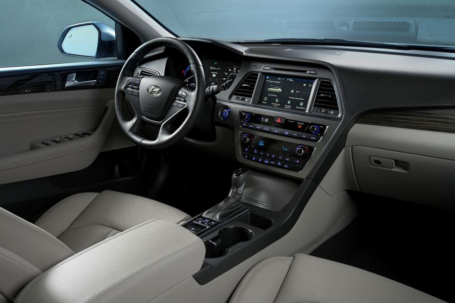  Hyundai Sonata PHEV 2015 года  (фото 11 из 35)